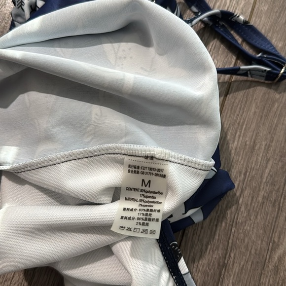 Girls shark one piece swimsuit M - Picture 3 of 3